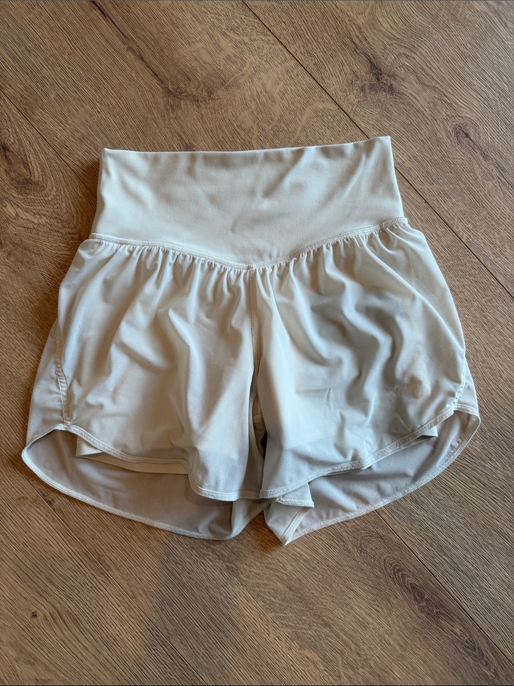 lululemon athletica High-Waist Cream Athletic Shorts - Size 4 EUC